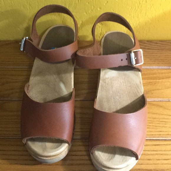 skansen leather clog